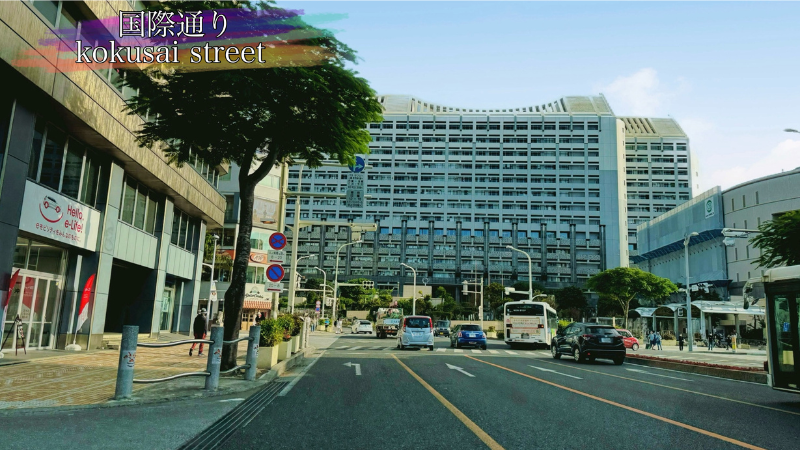 沖縄県庁前の県庁前交差点の写真